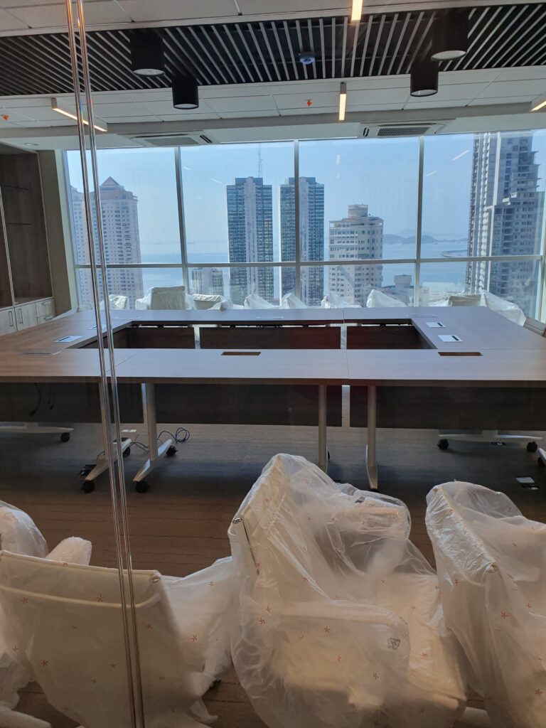 Instalación de persianas en nuevas oficinas de la unión europea, bella vista, ciudad de Panamá 12