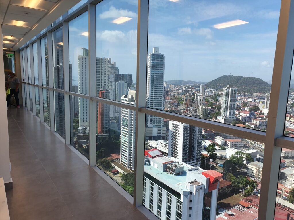 Instalación de persianas en nuevas oficinas de la unión europea, bella vista, ciudad de Panamá 13